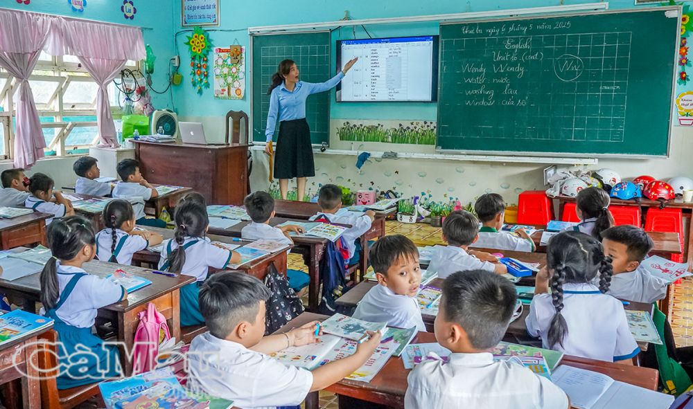 Giờ lên lớp, hình ảnh quen thuộc thể hiện tâm huyết và tinh thần trách nhiệm trong sự nghiệp “trồng người” nơi vùng ven còn nhiều khó khăn, của trường Tiểu học Xã Hàm Rồng.