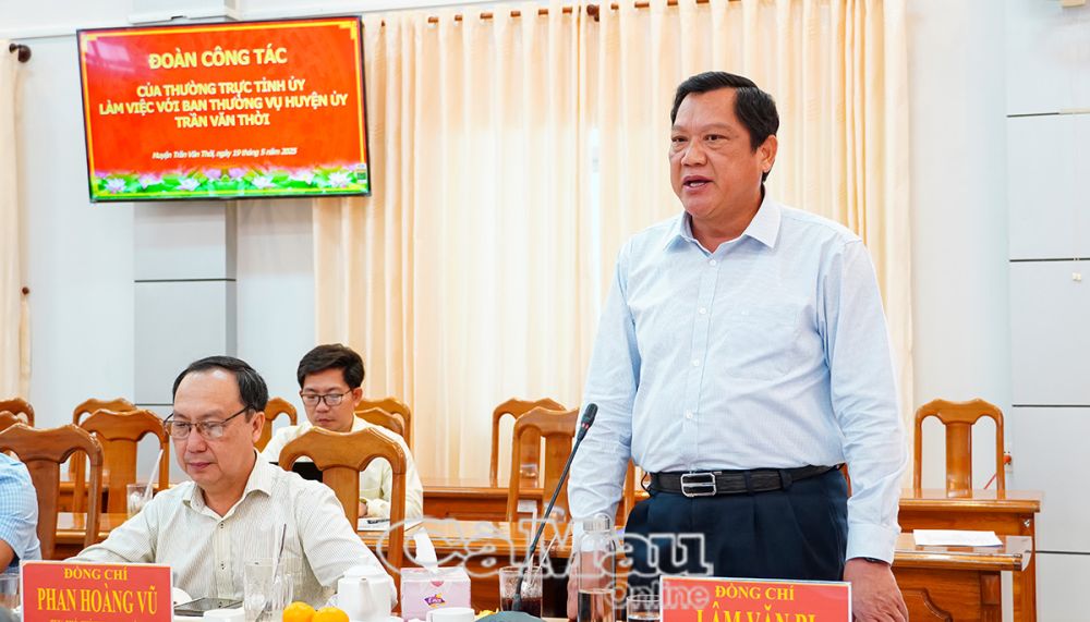 Phó Chủ tịch UBND tỉnh Lâm Văn Bi đề nghị cần nâng cao tinh thần trách nhiệm, toàn tâm toàn ý trong đánh giá, bố trí sử dụng cán bộ, chú trọng các giải pháp tăng trưởng 8% sau sắp xếp. 