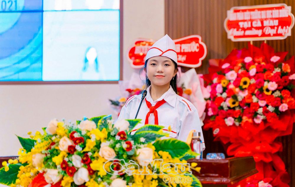 Em Tiết Lê Khả Tú, Liên đội phó Trường THCS Nguyễn Thái Bình, TP Cà Mau phát biểu tại Ðại hội Cháu ngoan Bác Hồ TP Cà Mau.