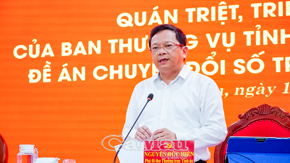 Ðồng chí Nguyễn Ðức Hiển, Phó bí thư Thường trực Tỉnh uỷ, đề nghị đẩy mạnh thực hiện chuyển đổi số trong các cơ quan Ðảng.