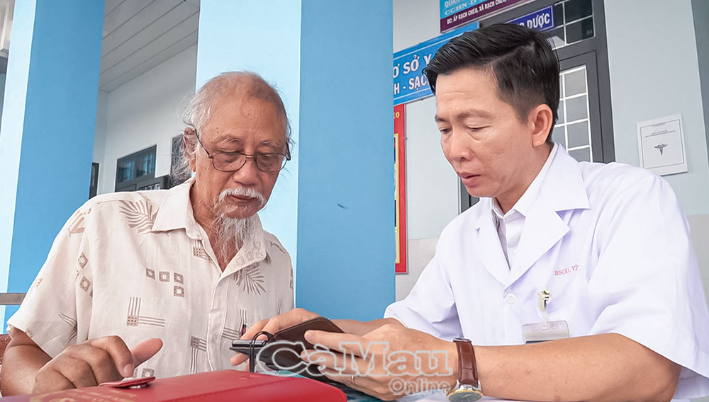 Hướng dẫn người dân tích hợp sổ sức khỏe điện tử để quản lý sức khỏe cá nhân.
