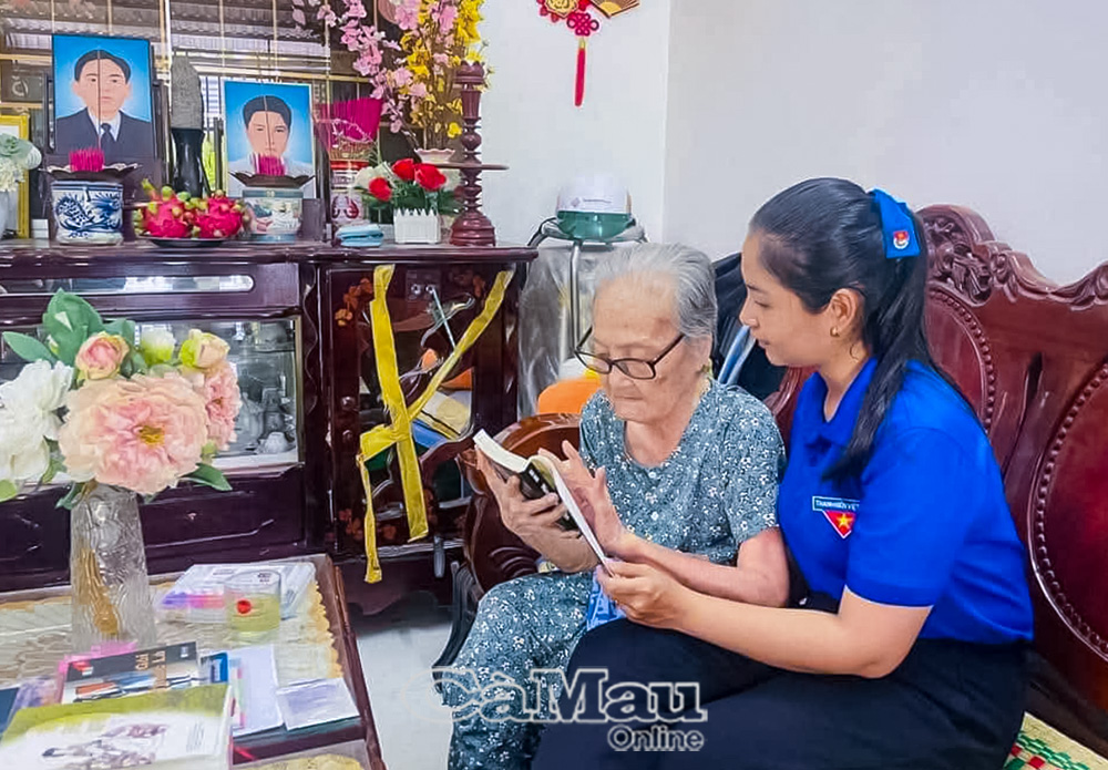 Với vai trò Phó bí thư Ðoàn phường, Phương Tú đẩy mạnh các hoạt động tri ân người có công và công tác đền ơn đáp nghĩa, đặc biệt là những dịp lễ quan trọng.