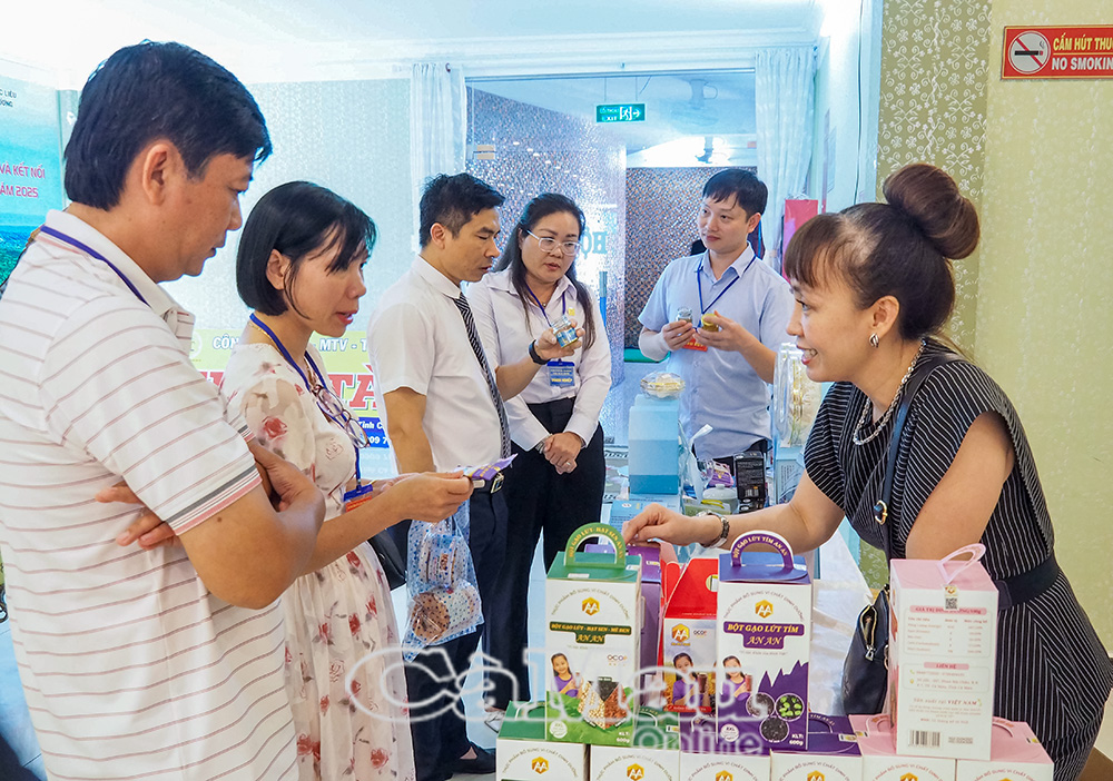 Các đơn vị giao lưu sản phẩm OCOP, sản phẩm đặc trưng, góp phần thúc đẩy thương mại hàng hoá giữa các tỉnh.