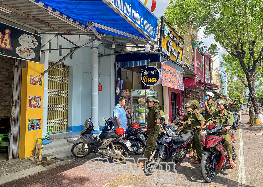 Lực lượng thường xuyên ra quân đảm bảo trật tự đô thị, vệ sinh môi trường.