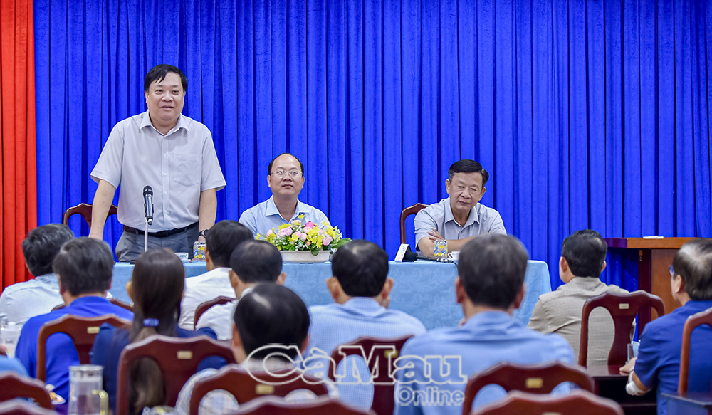 Phó bí thư Tỉnh uỷ, Chủ tịch UBND tỉnh Phạm Thành Ngại nêu những định hướng phát triển của cơ quan truyền thông địa phương trong giai đoạn cách mạng mới, trong đó gợi ý những cách thức làm kinh tế báo chí nhằm góp phần tạo động lực làm tốt vai trò truyền thông chính sách tại địa phương. 