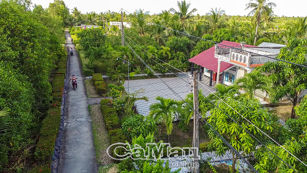 Diện mạo nông thôn huyện Phú Tân ngày càng khang trang.