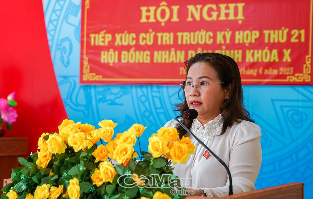 Bà Bùi Thị Phương Loan, Phó Chánh án Toàn án Nhân dân tỉnh Cà Mau báo cáo kết quả Kỳ họp thứ 18, 19, 20 (chuyên đề) và dự kiến chương trình Kỳ họp thứ 21 (kỳ họp giữa năm).