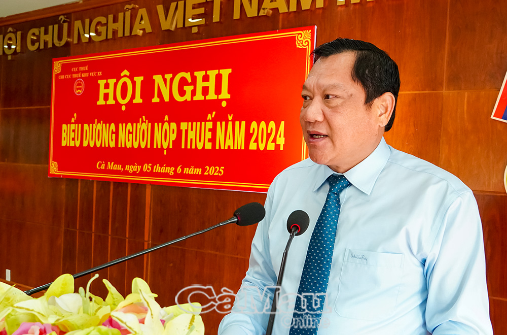 3/ Phó chủ tịch UBND tỉnh Lâm Văn Bi biểu dương những đóng góp của 187 doanh nghiệp, tổ chức, cá nhân, hộ kinh doanh tiêu biểu trên địa bàn.