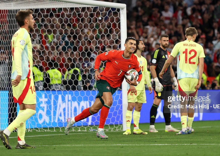Ronaldo ghi bàn trong chiến tích của Bồ Đào Nha.