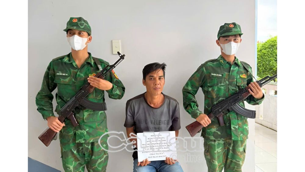 Đối tượng Đặng Văn Trạng khai hành vi tàng trữ trái phép chất ma túy của mình tại Đồn Biên phòng Khánh Hội.