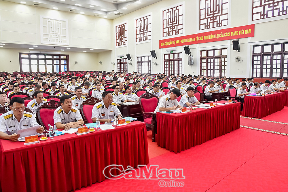 Các đại biểu tham dự hội nghị.