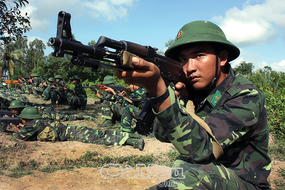 Chiến sĩ mới của Ðại đội Huấn luyện cơ động Bộ đội Biên phòng Cà Mau. Ảnh: LÊ KHOA
