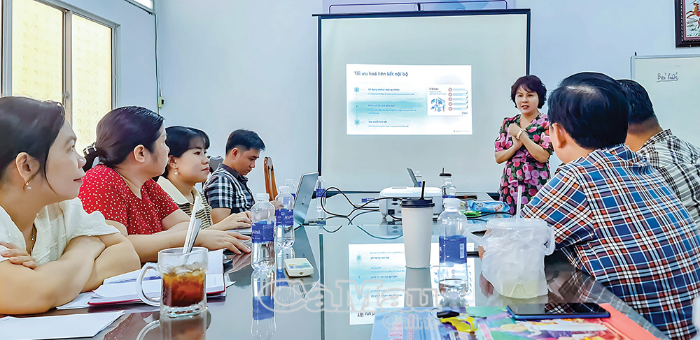 Lớp tập huấn tối ưu hoá cách làm SEO cho biên tập viên và phóng viên Báo Cà Mau.                                                                Ảnh: ÐAN THANH
