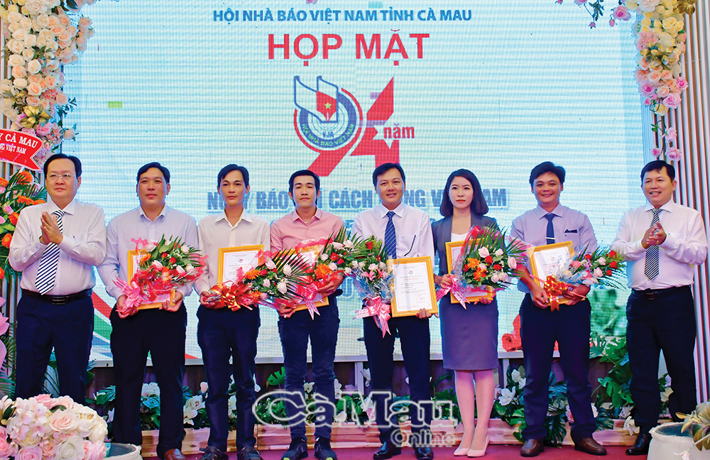 Trao Giải báo chí Trần Ngọc Hy năm 2019 nhân kỷ niệm 94 năm Ngày Báo chí Cách mạng Việt Nam.                                Ảnh: THANH MINH