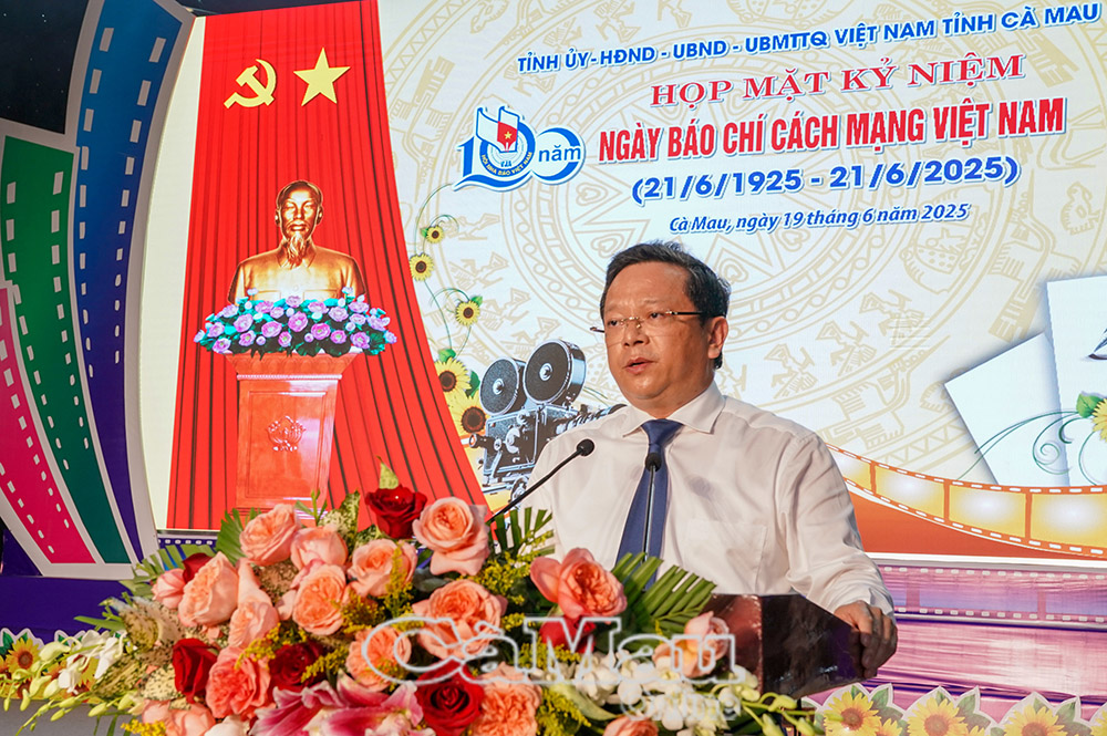 4/  Trong không khí trang trọng, ấm áp nghĩa tình, đồng chí Nguyễn Đức Hiển, Phó Bí thư Thường trực Tỉnh uỷ phát biểu ôn lại truyền thống báo chí cách mạng Cà Mau và nhắn gửi nhiều tâm huyết với thế hệ làm báo hôm nay.
