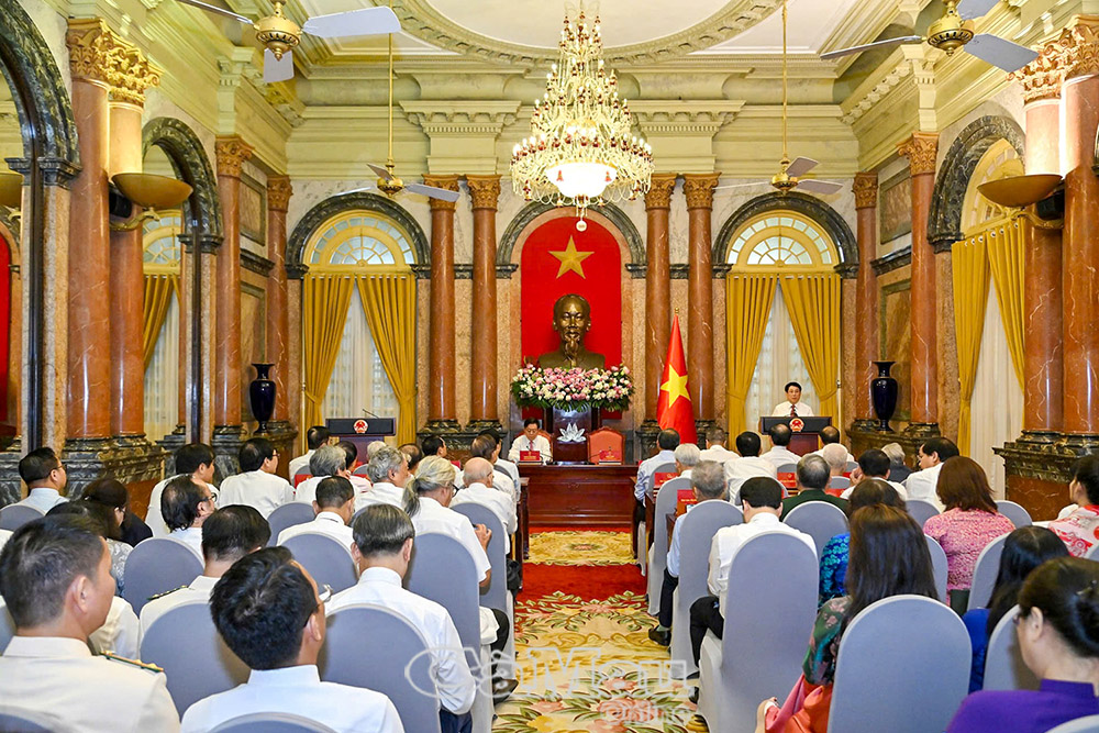 Chủ tịch nước Lương Cường phát biểu tại buổi gặp mặt các nhà báo tiêu biểu toàn quốc.
