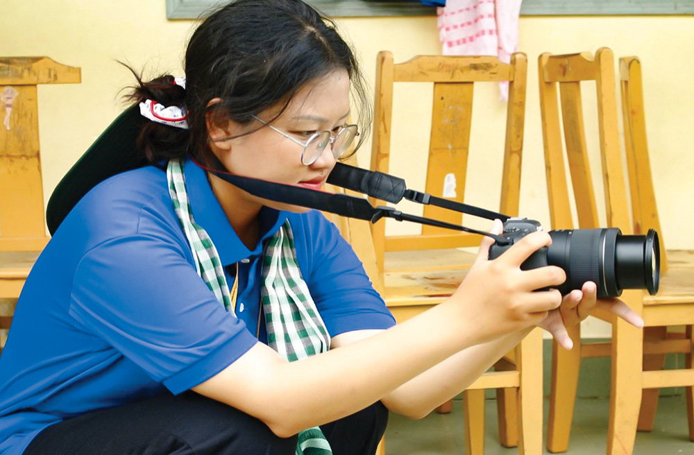 Sinh viên báo chí cũng phải trau dồi khả năng tác nghiệp thực tiễn và ứng phó với các tình huống làm tin ngoài cuộc sống.