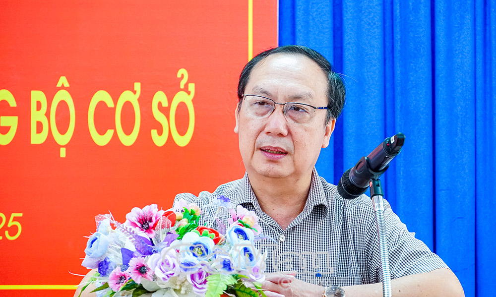 2/ Đồng chí Phan Hoàng Vũ, Phó Chủ tịch HĐND tỉnh, Trưởng Ban tổ chức Đảng uỷ các cơ quan Đảng tỉnh, mong muốn đảng bộ mới phát huy tinh thần đoàn kết, nỗ lực, đáp ứng nhiệm vụ trong thời kỳ mới.