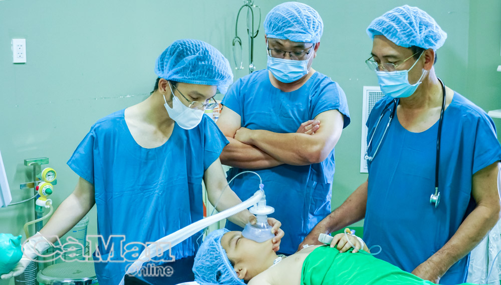 Gây mê trước khi phẫu thuật.