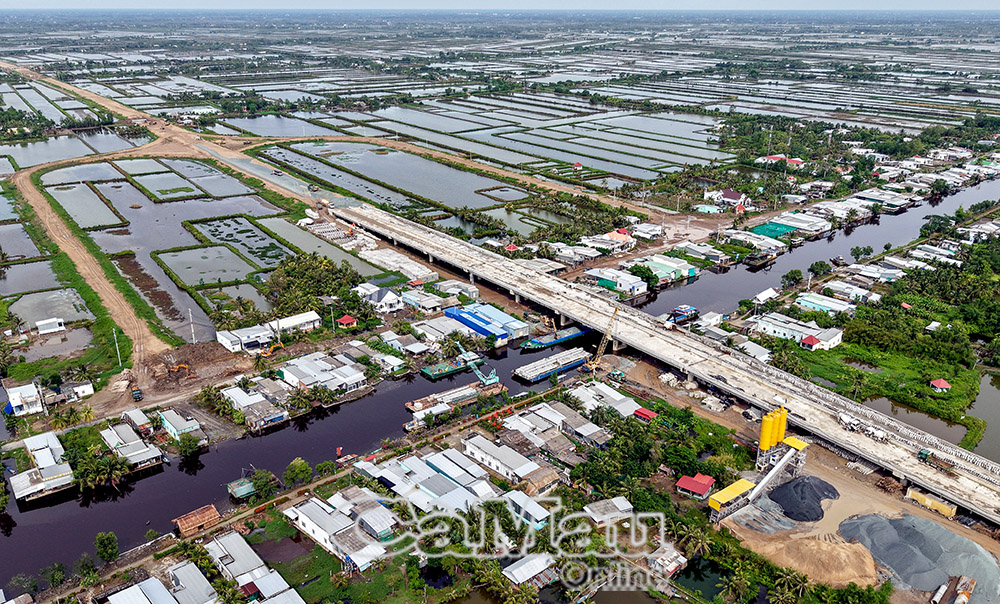 Phát huy và khai thác hiệu quả các dự án trọng điểm sẽ tạo động lực bứt phá cho nền kinh tế của địa phương. (Ảnh: Tuyến cao tốc Cần Thơ - Cà Mau đoạn thành phần Cà Mau, qua địa bàn xã Tân Phú, huyện Thới Bình đang dần hình thành).