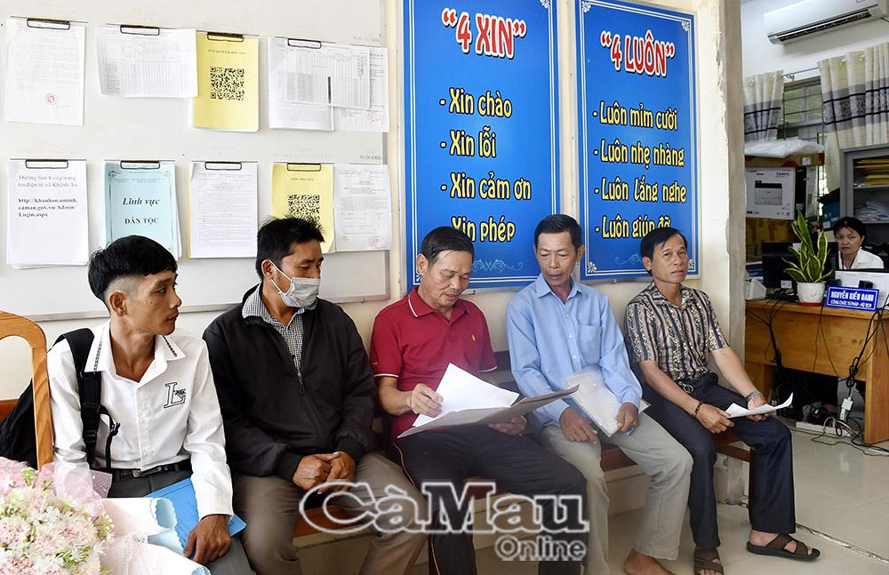 Ðể nâng cao Chỉ số “Trách nhiệm giải trình với người dân”, đối với cấp xã phải tổ chức công khai thông tin về các vấn đề chính sách, pháp luật quan trọng liên quan tới người dân.