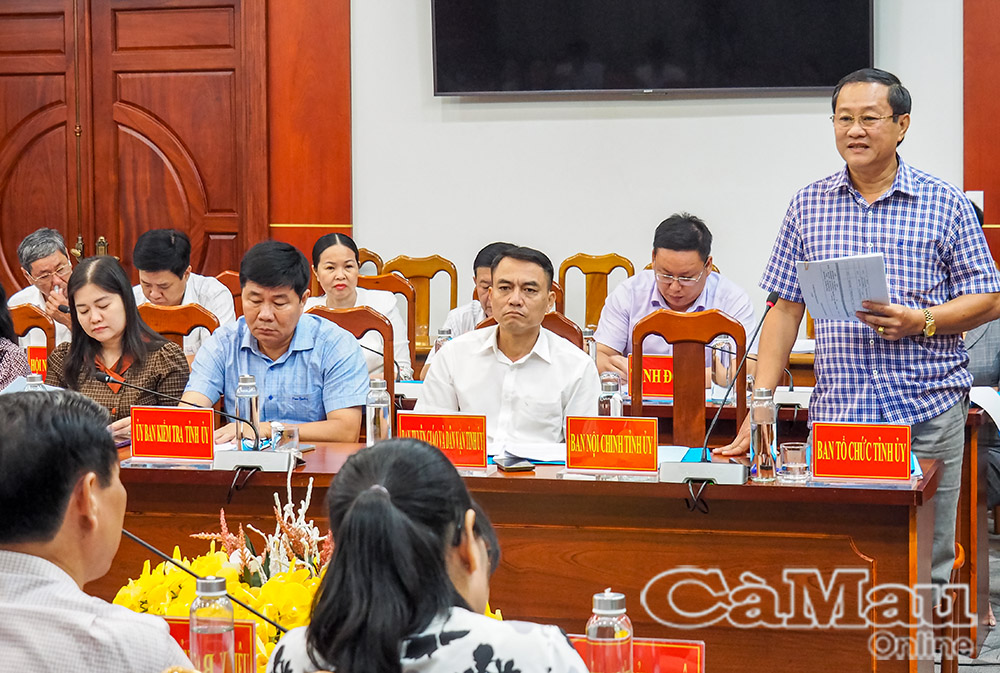 3/ Đồng chí Lê Chí Hiếu, Phó Trưởng Ban Tổ chức Tỉnh uỷ Cà Mau thông tin về công tác chuẩn bị nơi làm việc, chỗ ở cho cán bộ Ban Tổ chức Tỉnh uỷ 2 tỉnh khi hợp nhất.
