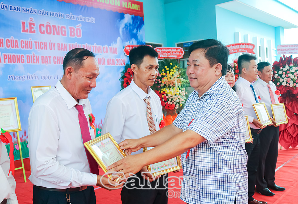 Ông Trần Tấn Công, Phó Bí thư Thường trực Huyện uỷ, nguyên Chủ tịch UBND huyện Trần Văn Thời, người dành hơn nửa đời người gắn bó và cống hiến cho vùng đất này, mong muốn thế hệ kế cận viết tiếp hành trình rực rỡ của huyện Trần Văn Thời sau khi sắp xếp.
