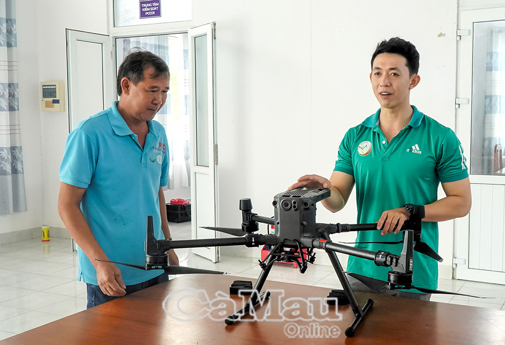 Anh Huỳnh Kiệt Anh Tuấn, Chuyên viên Phòng Khoa học Hợp tác Quốc tế cho biết máy bay không người láy phục vụ rất đắc lực cho công tác quản lý rừng. 