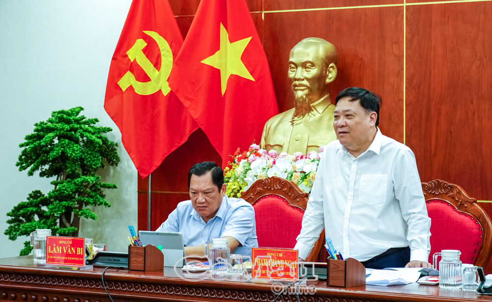 Chủ tịch UBND tỉnh Phạm Thành Ngại đề nghị các sở, ngành chủ động tháo gỡ vướng mắc, đẩy mạnh giải ngân vốn đầu tư công.