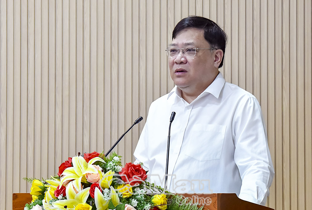 Chủ tịch UBND tỉnh Phạm Thành Ngại yêu cầu hội nghị thảo luận tìm ra những giải pháp cụ thể để đạt mục tiêu tăng trưởng tốt hơn.