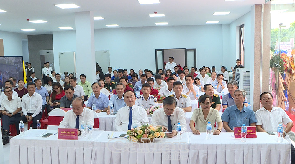 Đại biểu dự lễ.