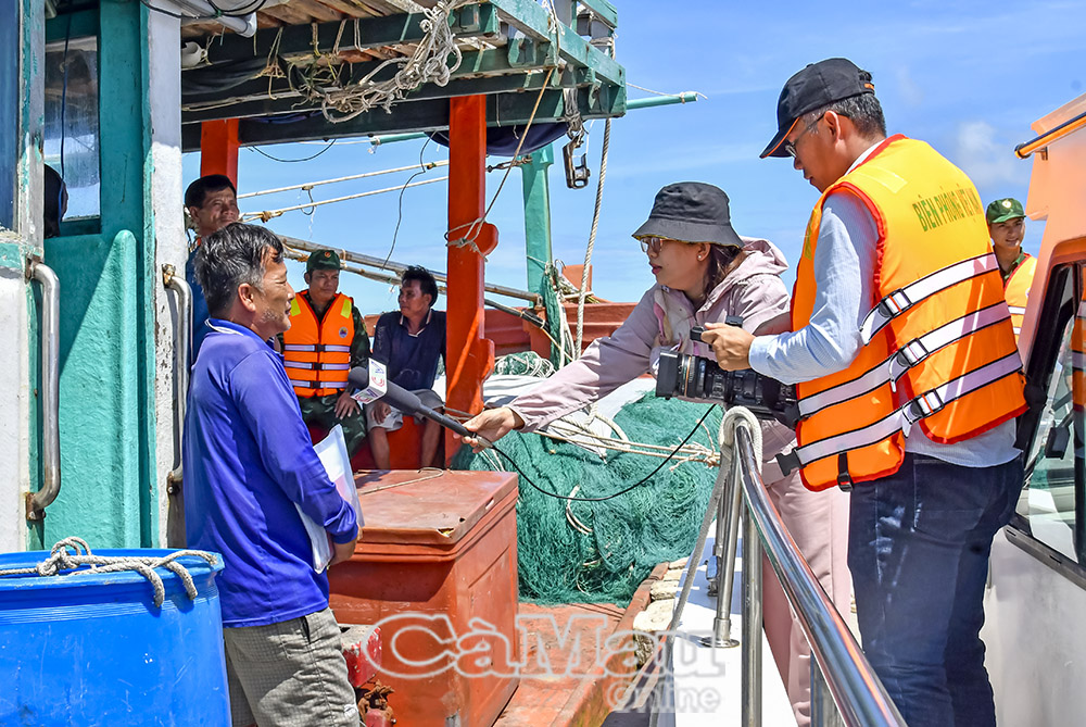 Hoạt động tác nghiệp của phóng viên Báo và Phát thanh, Truyền hình Cà Mau.
