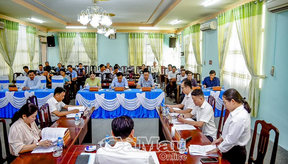 UBND phường Bạc Liêu (tỉnh Cà Mau) họp vận hành thử nghiệm trước khi đưa  bộ máy mới đi vào hoạt động. Ảnh: HỮU THỌ