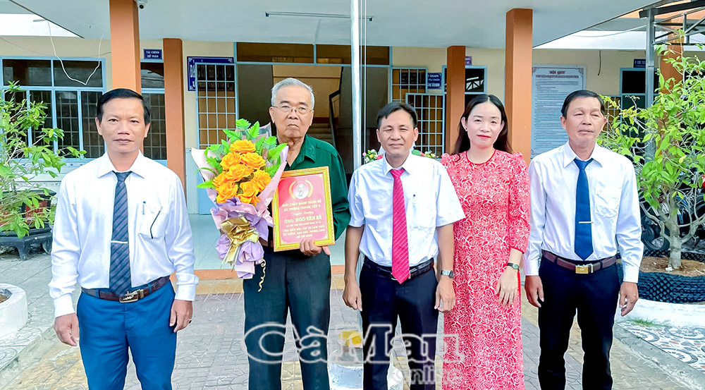 Cựu chiến binh Ngô Văn Bá được tuyên dương là tấm gương tiêu biểu học tập và làm theo tư tưởng, đạo đức, phong cách Hồ Chí Minh năm 2023.