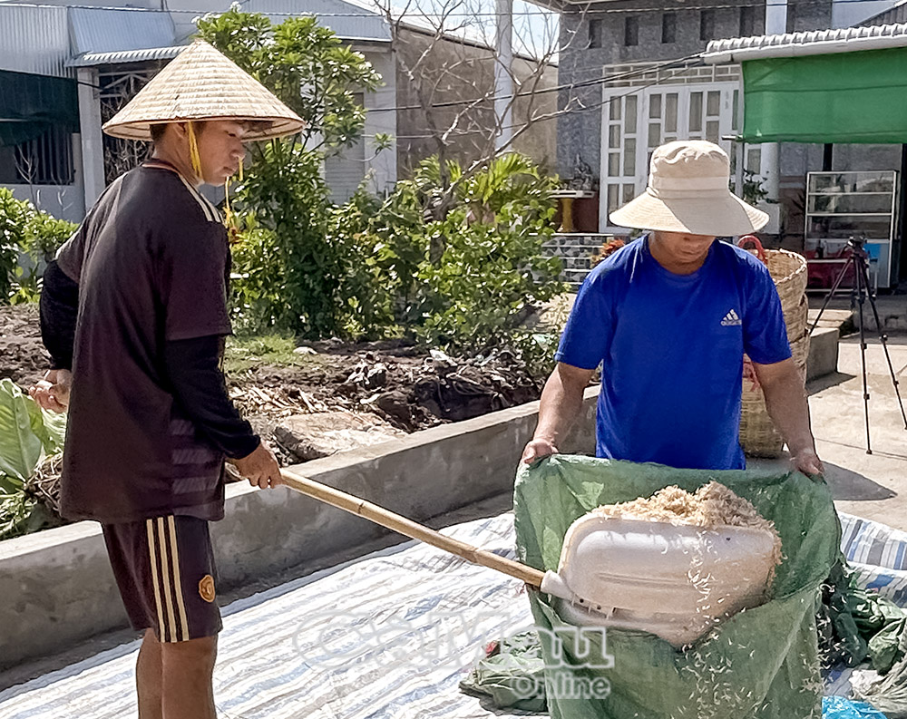 Tạo việc làm là giải pháp thời gian qua tỉnh đã triển khai tại hầu hết các xã ven biển nhằm giúp giảm áp lực từ người dân lên tài nguyên rừng, biển.
