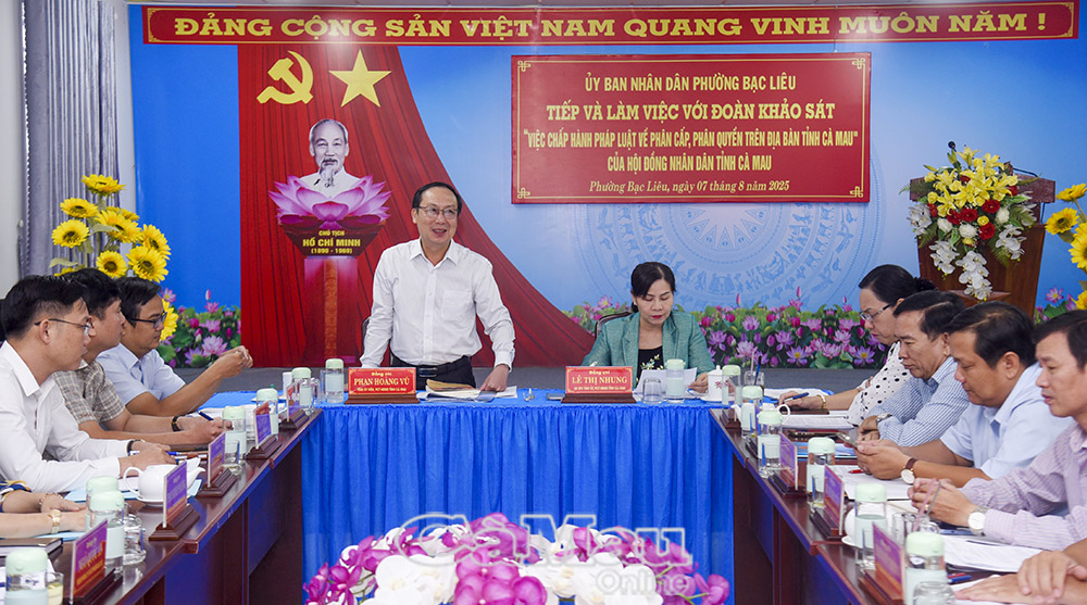 4: Ông Phan Hoàng Vũ, Phó Chủ tịch HĐND tỉnh, đánh giá cao hiệu quả bước đầu của địa phương trong thực hiện vấn đề phân cấp, phân quyền.