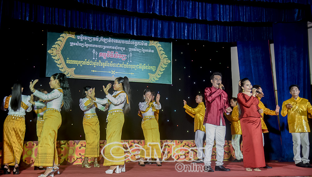 Tái hiện lễ hội truyền thống của đồng bào Khmer với những điệu múa đặc trưng.