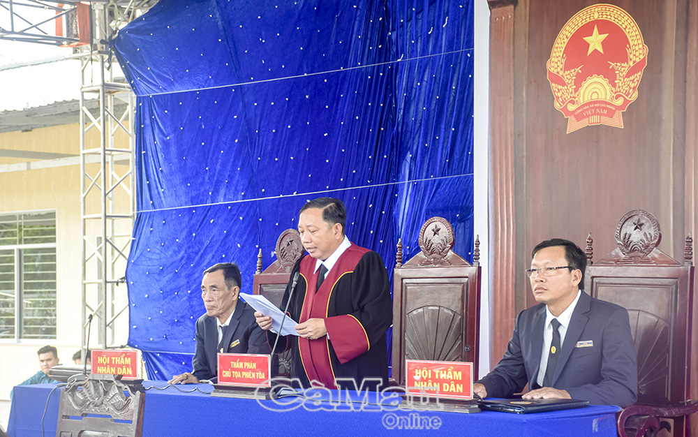 HĐXX tuyên phạt bị cáo Từ Minh Kha, đồng thời tuyên truyền, giáo dục pháp luật trong Nhân dân.