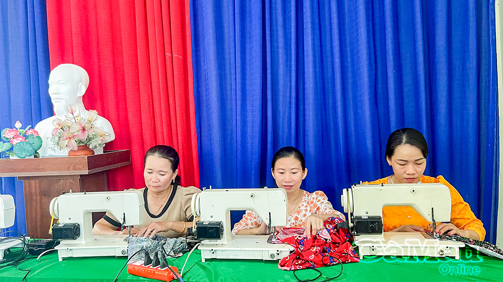 3.Phụ nữ nông thôn tích cực học nghề, đáp ứng nhu cầu tuyển dụng của thị trường lao động. 
