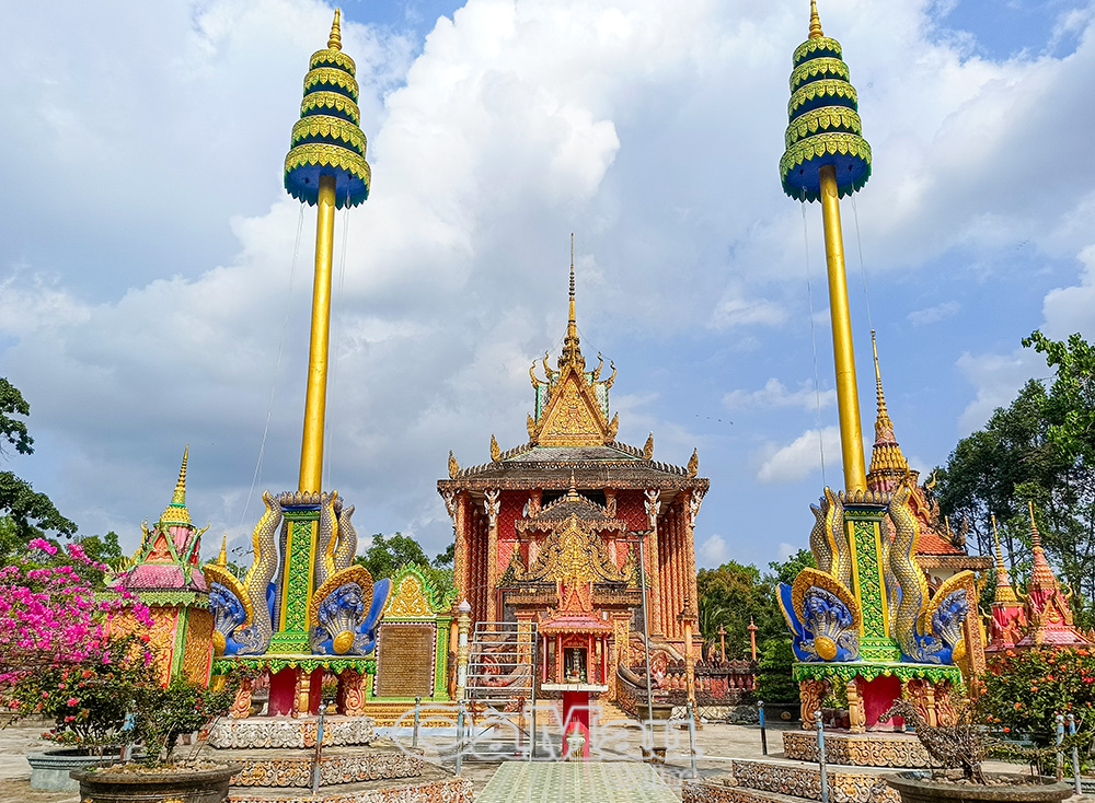 Không gian sinh hoạt văn hoá tâm linh ở chùa Rạch Giồng.