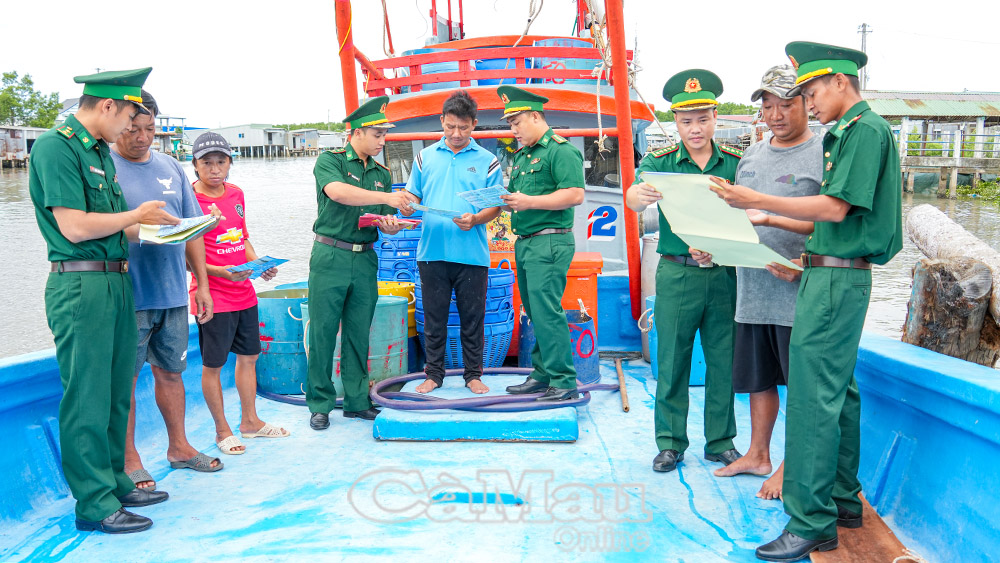Sông Ðốc đã và đang tăng cường phối hợp với các lực lượng liên quan giám sát, đảm bảo 100% tàu cá tuân thủ quy định về khai thác thuỷ sản.