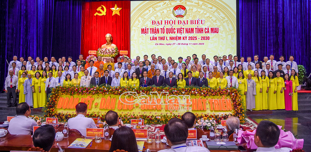 Các đồng chí Uỷ viên Uỷ ban MTTQ Việt Nam tỉnh Cà Mau khoá I và Đoàn đại biểu dự Đại hội toàn quốc MTTQ Việt Nam nhiệm kỳ 2026-2031 ra mắt Đại hội và phát biểu nhận nhiệm vụ.