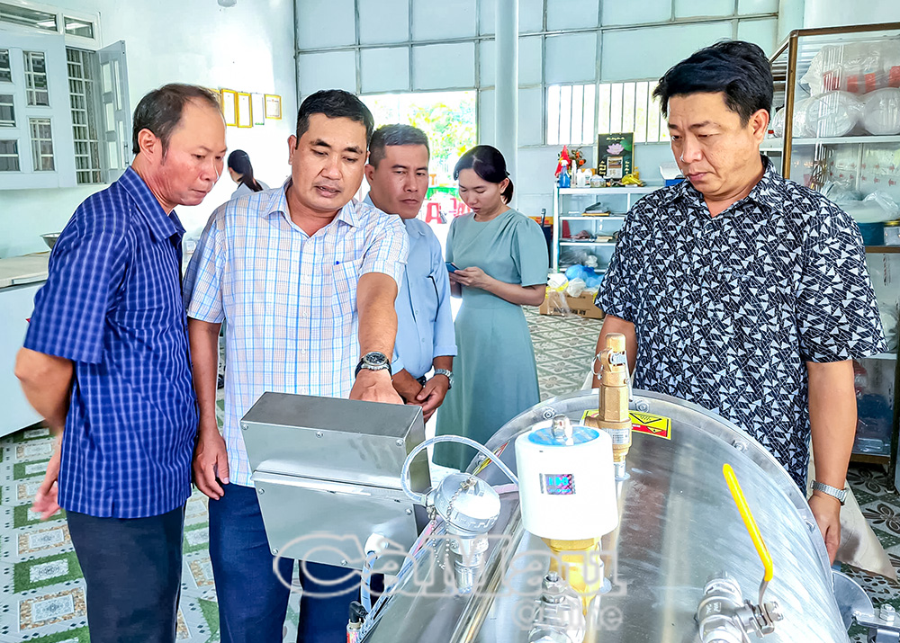 Nghiệm thu Ðề án “Ứng dụng máy móc, thiết bị tiên tiến trong sản xuất thuỷ sản” tại hộ kinh doanh Lam Dương.