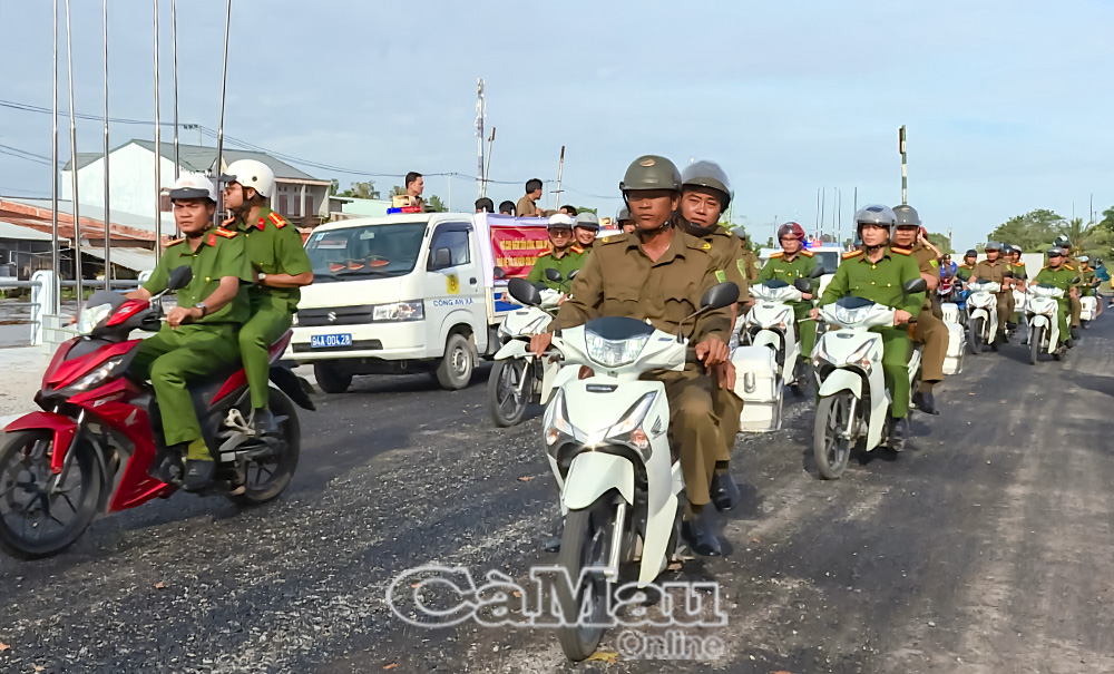 Công an các xã: Hồng Dân, Ninh Quới, Ninh Thạnh Lợi và Vĩnh Lộc phối hợp ra quân tấn công, trấn áp tội phạm.