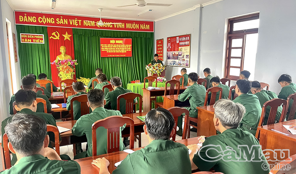 Ðồn Biên phòng Tân Tiến triển khai Chỉ thị số 01-CT/TU ngày 28/11/2025 của Ban Thường vụ Tỉnh uỷ Cà Mau về tiếp tục tăng cường sự lãnh đạo của các cấp uỷ đảng, chính quyền đối với việc khai thác nguồn lợi thuỷ sản có tính huỷ diệt trong tình hình mới cho cán bộ, chiến sĩ tại đơn vị.