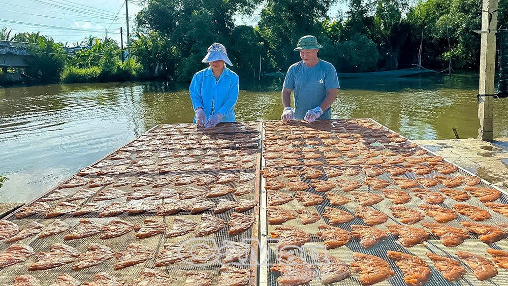 Chị Quyển Đình chuẩn bị nguồn khô cung ứng thị trường Tết.