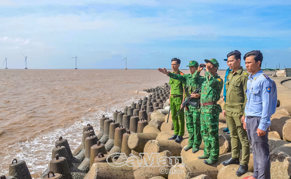 ÐBP Gành Hào phối hợp với lực lượng công an, quân sự, tuần tra ven biển. 
