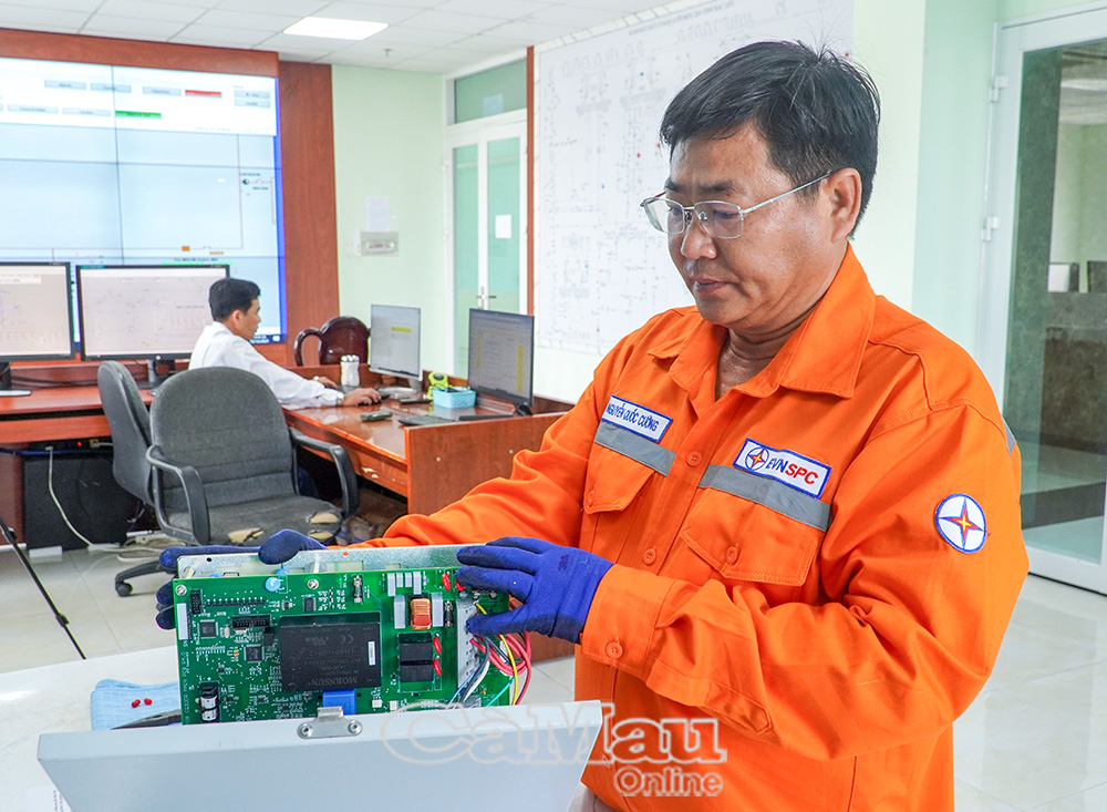 Giải pháp “Cải tạo tủ tụ bù trung áp không giao thức đưa vào điều khiển xa trên hệ thống SCADA” của Công ty Ðiện lực Cà Mau, góp phần nâng cao chất lượng cung cấp điện phục vụ phát triển kinh tế - xã hội cũng như sinh hoạt của người dân.