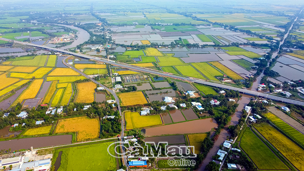Tuyến cao tốc Cần Thơ - Cà Mau qua xã Vĩnh Lộc, tạo lợi thế thu hút đầu tư, tiêu thụ nông sản.