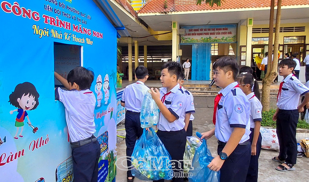Học sinh Trường THCS Võ Thị Sáu tích cực tham gia mô hình “Ngôi nhà xanh”.